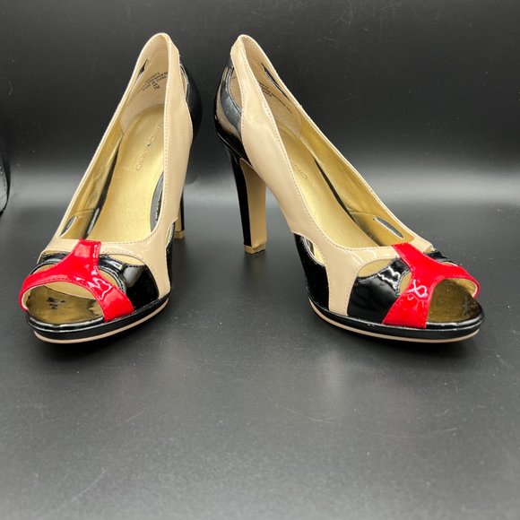 Bandolino Tricolored patent leather pumps  Beige, Black and a touch of Red - Picture 4 of 9